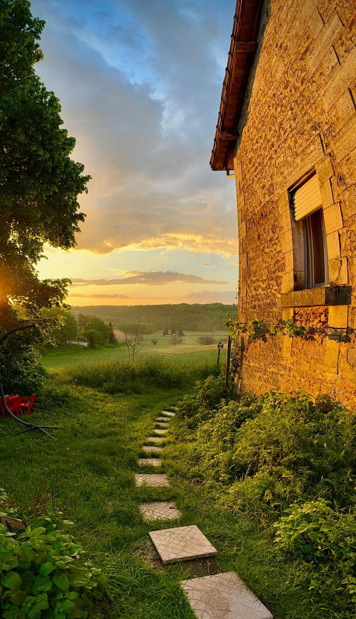 Ferme Gite Le Coeur Des Petits Chenes Saint-Pierre-de-Côle Εξωτερικό φωτογραφία